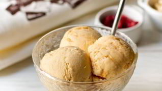 Мороженое из хурмы с кардамоном и медом