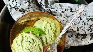 Мороженое с базиликом