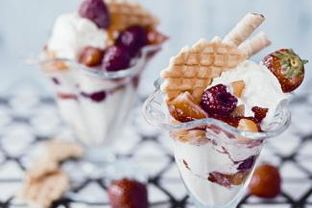 Мороженое с фруктами