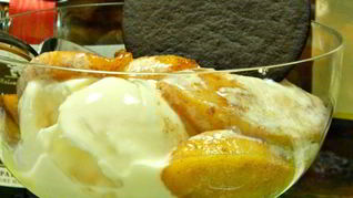 Мороженое с яблоками Grand Marnier