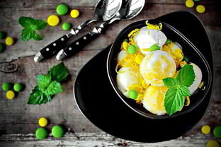 Мороженое с заварным лимонным кремом