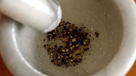 шоколадное мороженое с черным перцем