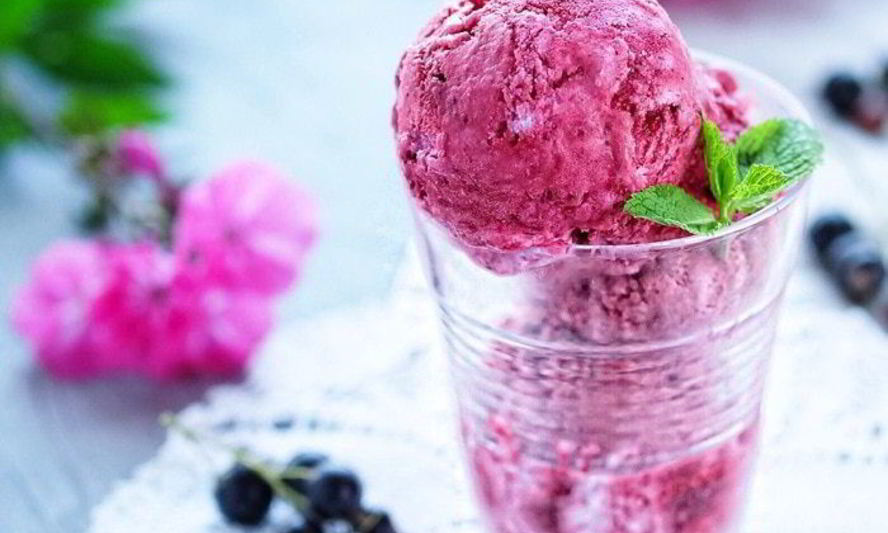 Рецепт сливочно-черносмородинового мороженого