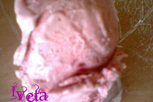 Сливочно-клубничное мороженое