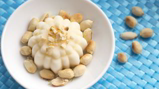 Сливочное мороженое с арахисом