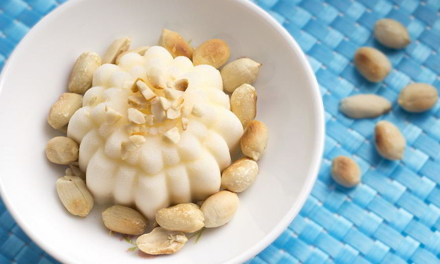 Рецепт сливочного мороженого с арахисом