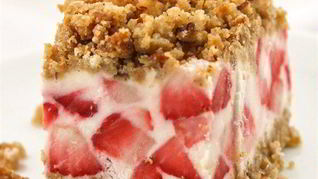 Террин из сливочного мороженого и клубники