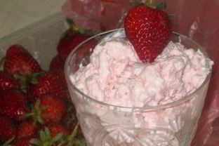 Творожно-клубничное мороженое