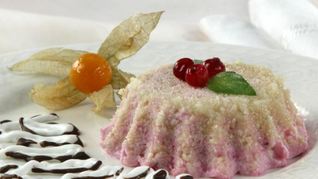 Творожно-клюквенное мороженое с миндалем