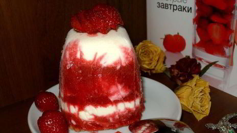 творожный торт-мороженое с клубникой