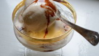 Ванильное мороженое в старом стиле