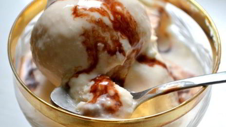 ванильное мороженое в старом стиле