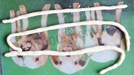 крестовые пасхальные булочки с изюмом