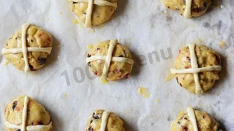 крестовые пасхальные булочки с изюмом
