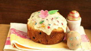 Кулич с апельсиновыми цукатами и черносливом