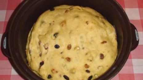 кулич с изюмом и цукатами