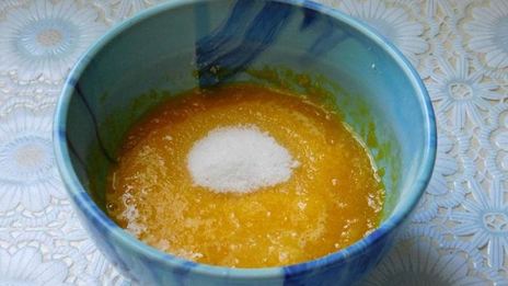 кулич с изюмом