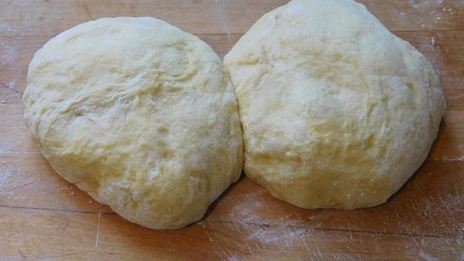 кулич с изюмом