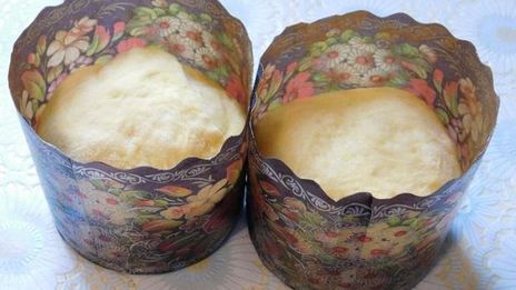 кулич с изюмом