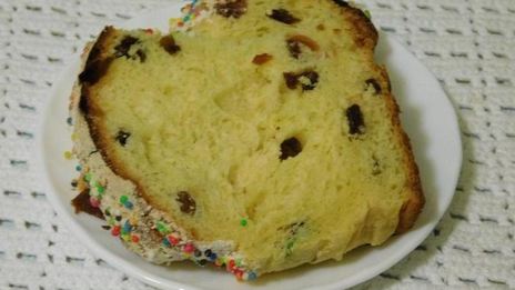 кулич с изюмом