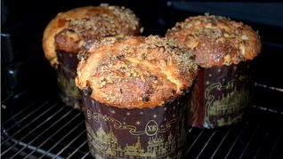 Кулич с орехами