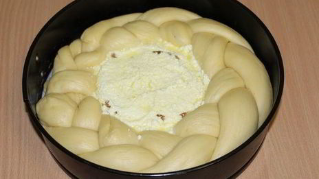 кулич с творожной начинкой