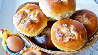 Ореховые пасхальные булочки