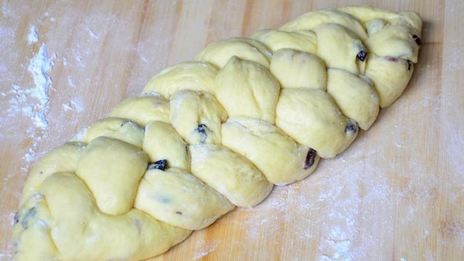 пасхальная булка с изюмом