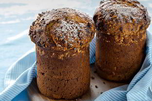 Пасхальный кулич с грецкими орехами