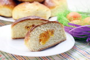 Пасхальные булочки с курагой