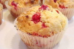 Пасхальные вишневые булочки