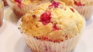 Пасхальные вишневые булочки