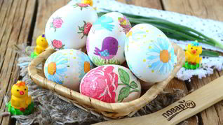 Пасхальные яйца с цветами