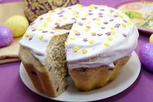 Вкусный пасхальный кулич с изюмом