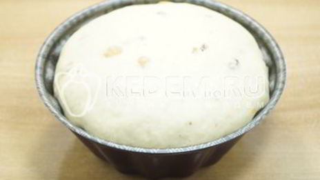 вкусный пасхальный кулич с изюмом