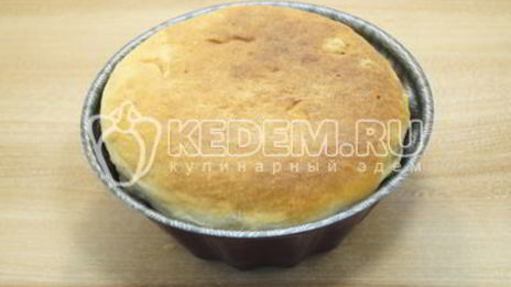 вкусный пасхальный кулич с изюмом