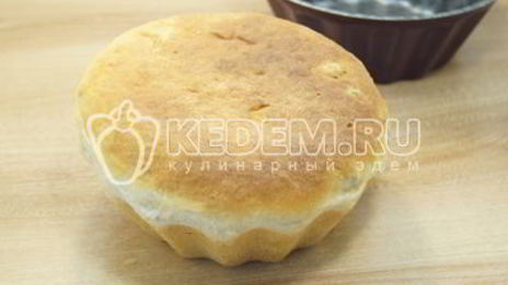 вкусный пасхальный кулич с изюмом