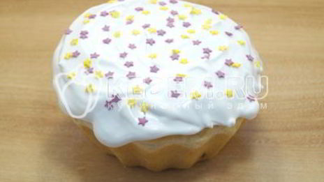 вкусный пасхальный кулич с изюмом