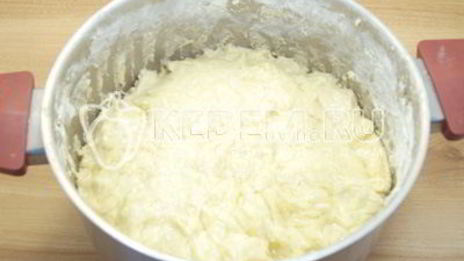 вкусный пасхальный кулич с изюмом