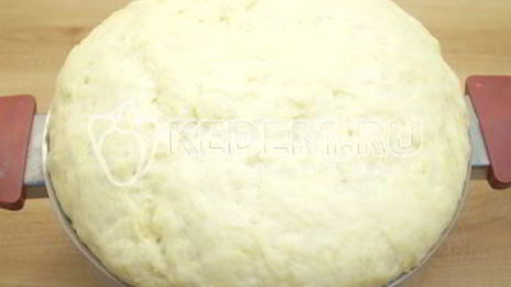 вкусный пасхальный кулич с изюмом