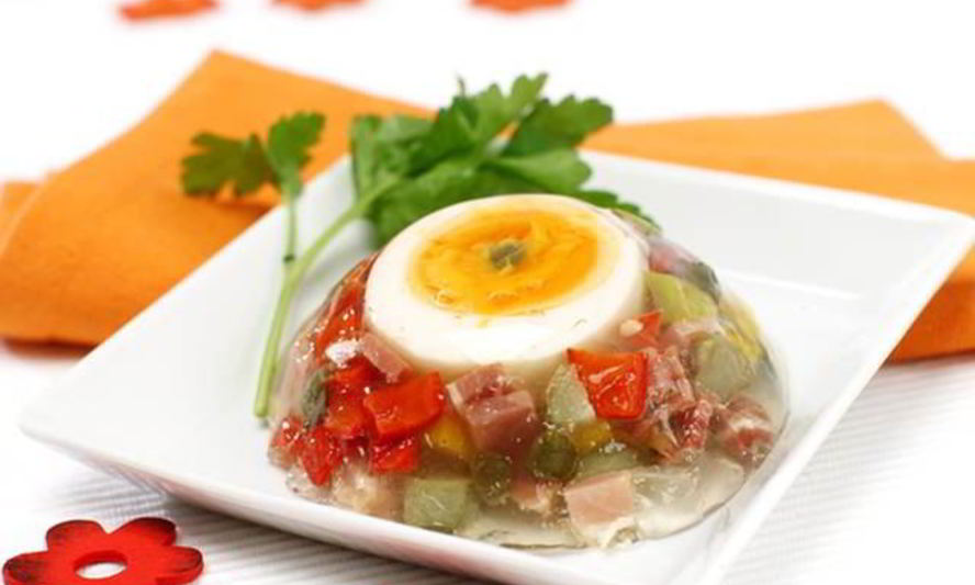 Рецепт праздничного желе с курицей и овощами