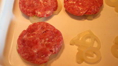 шайбы под йогуртом, запеченные в духовке