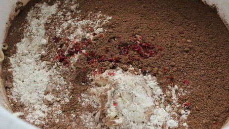 шоколадный бурбон с розовым перцем