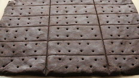 шоколадный бурбон с розовым перцем