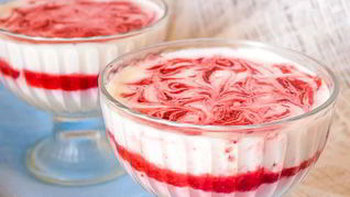 Сметанно-клубничное желе