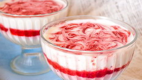 сметанно-клубничное желе