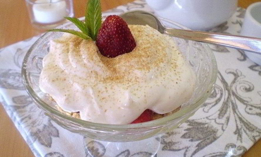 Рецепт сметанного десерта с ягодами