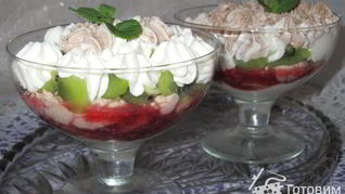 Творожный десерт с фруктами