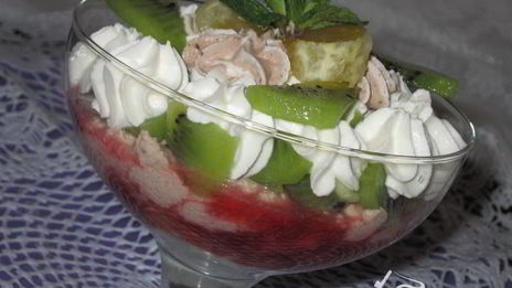 творожный десерт с фруктами