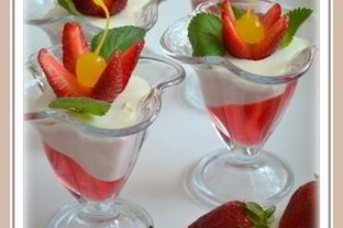 Творожный десерт с клубникой